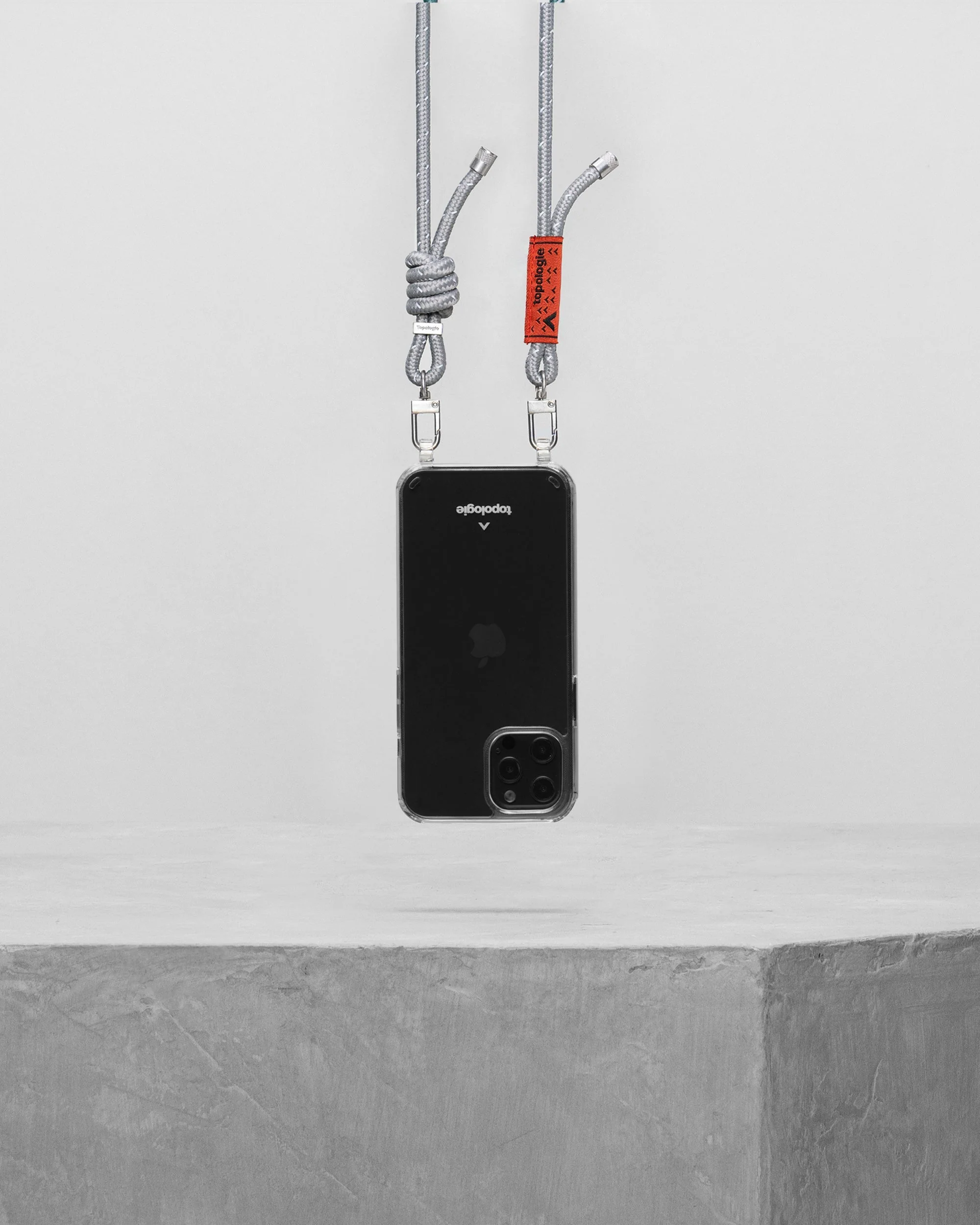 1217-verdon-phone-case-clear-6-0mm-rope-slate-reflective-1.webp Verdon Phone Case / Clear / 6.0mm Rope / Slate Reflective