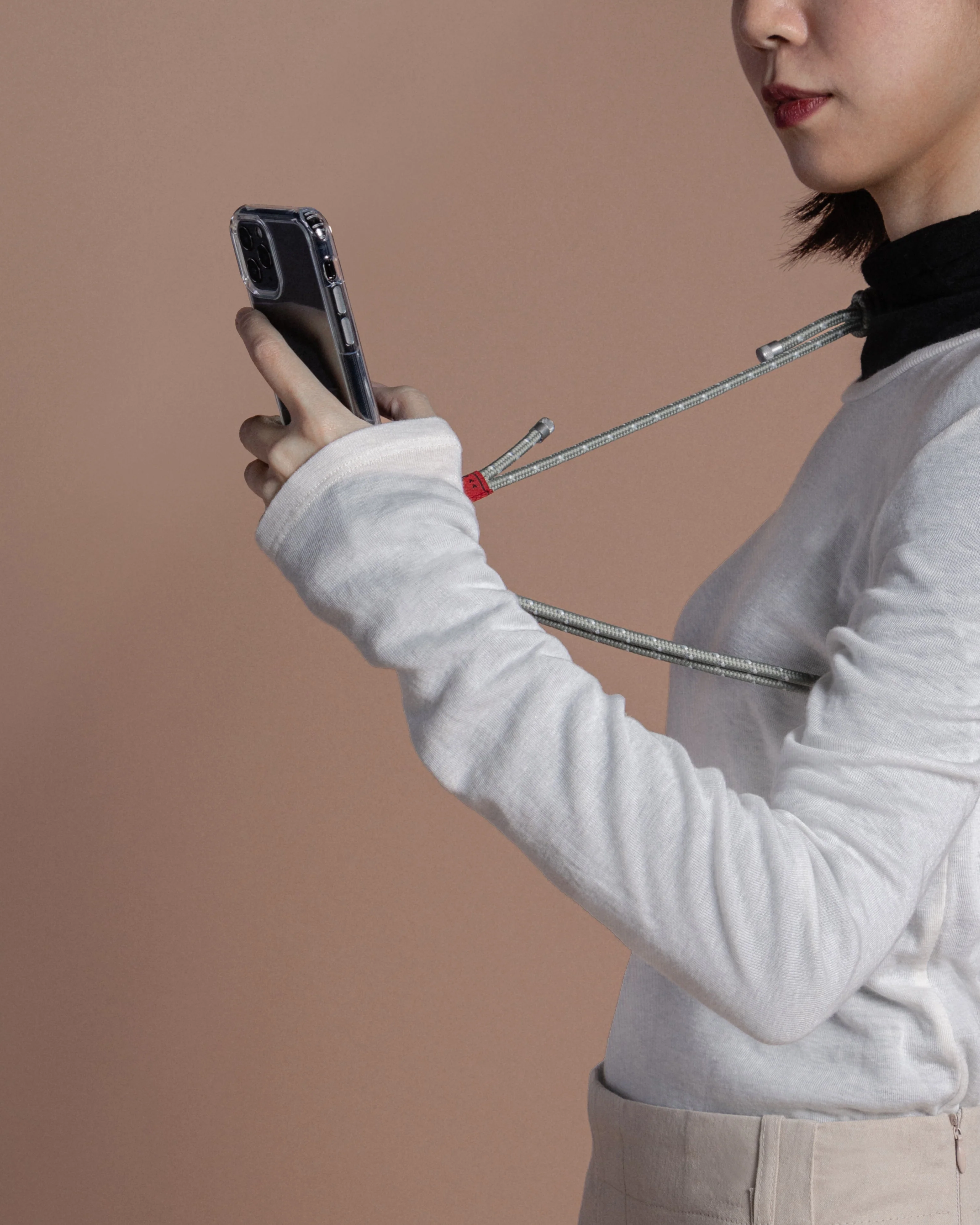 1458-verdon-phone-case-clear-6-0mm-rope-sage-reflective-17.webp Verdon Phone Case / Clear / 6.0mm Rope / Sage Reflective