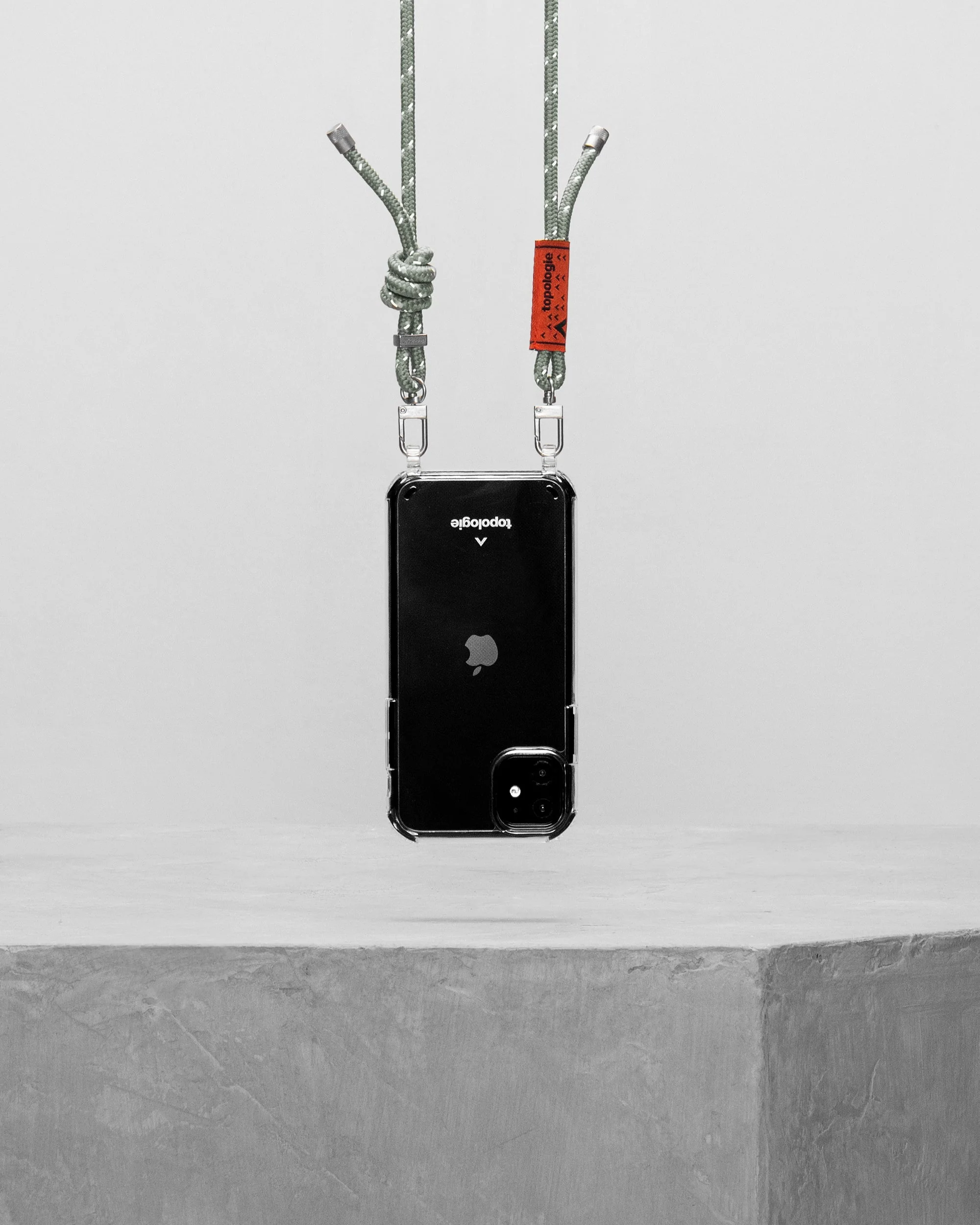 1458-verdon-phone-case-clear-6-0mm-rope-sage-reflective-3.webp Verdon Phone Case / Clear / 6.0mm Rope / Sage Reflective